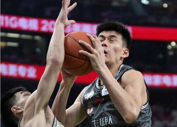 少妇主动帮我戴避孕套